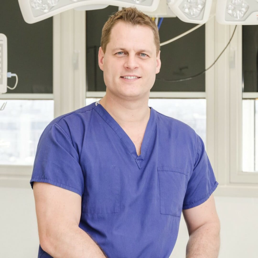 Mr Simon Thompson - Consultant Orthopaedic Surgeon